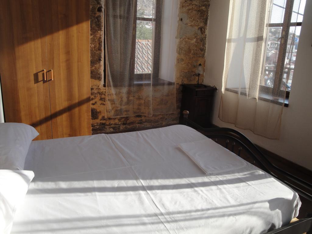Villa Chrysodimi Chalki Town Chambre photo