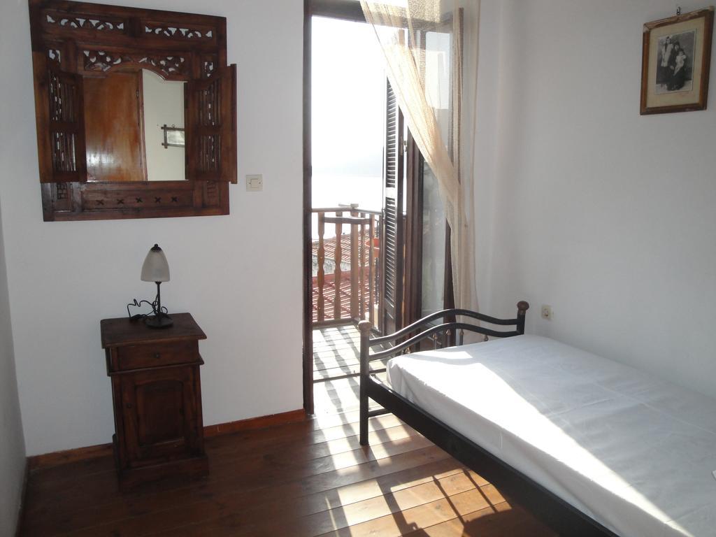 Villa Chrysodimi Chalki Town Chambre photo