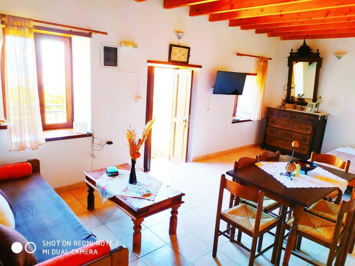 Villa Chrysodimi Chalki Town Extérieur photo